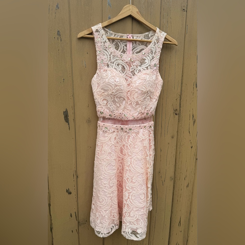 Elegant Pink Lace Formal Dress